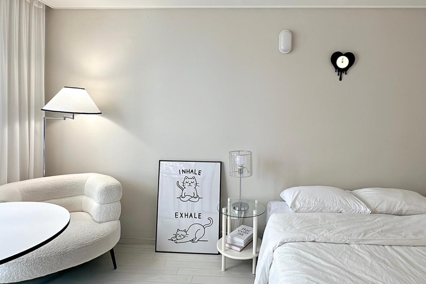 Dongseongro Meomoom Apartment Daegu Room photo
