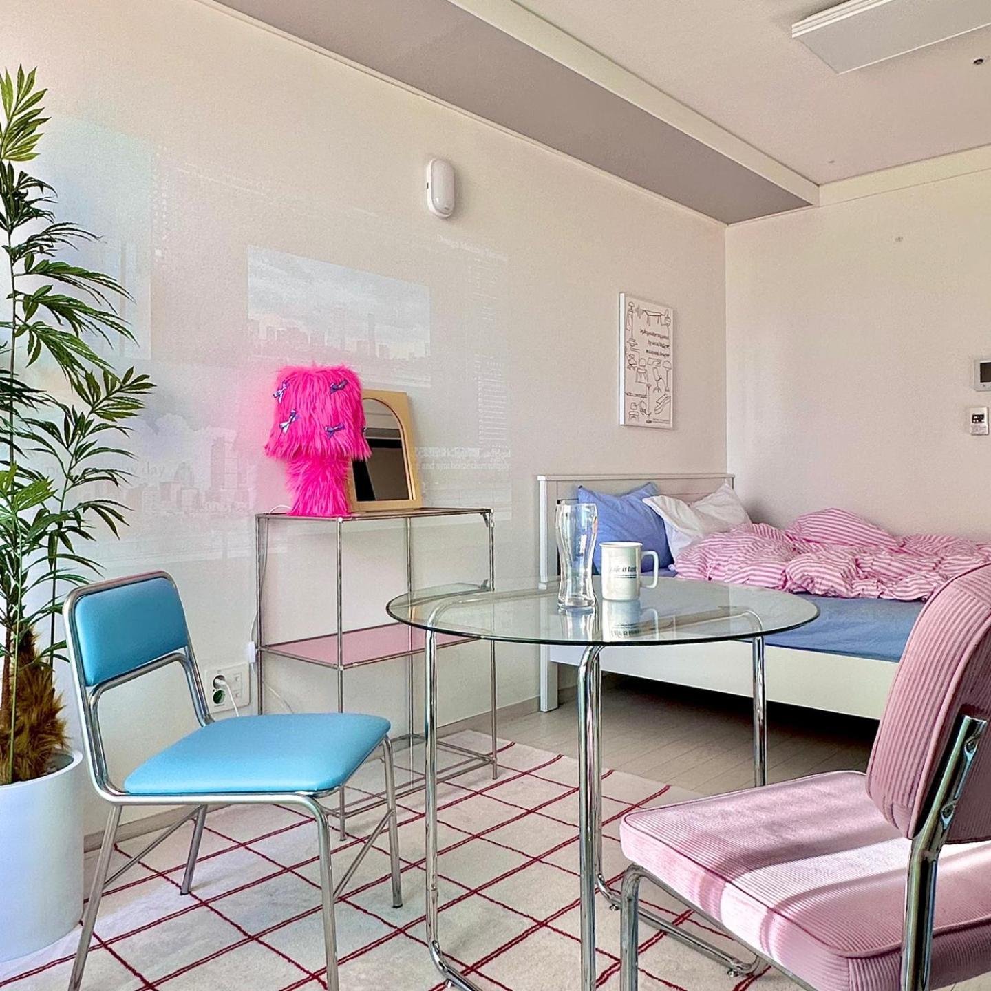 Dongseongro Meomoom Apartment Daegu Room photo