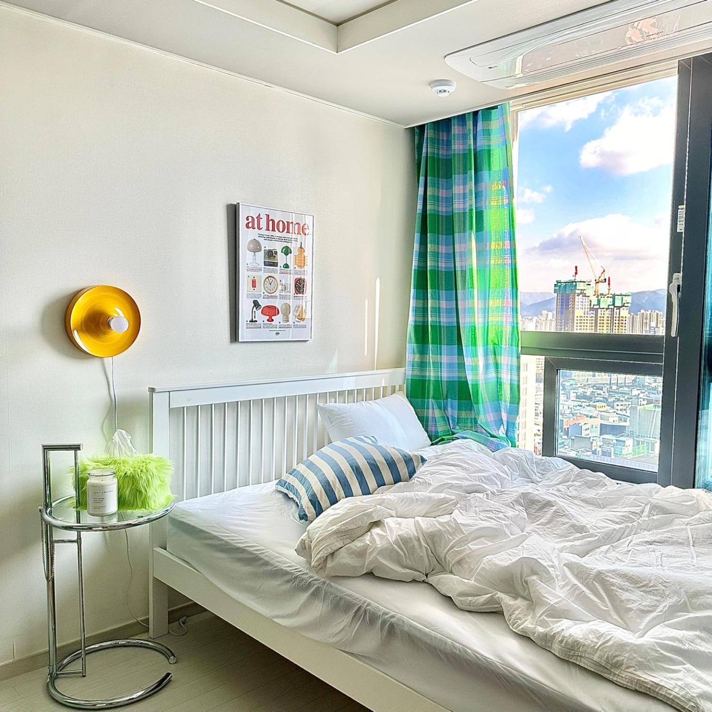 Dongseongro Meomoom Apartment Daegu Room photo