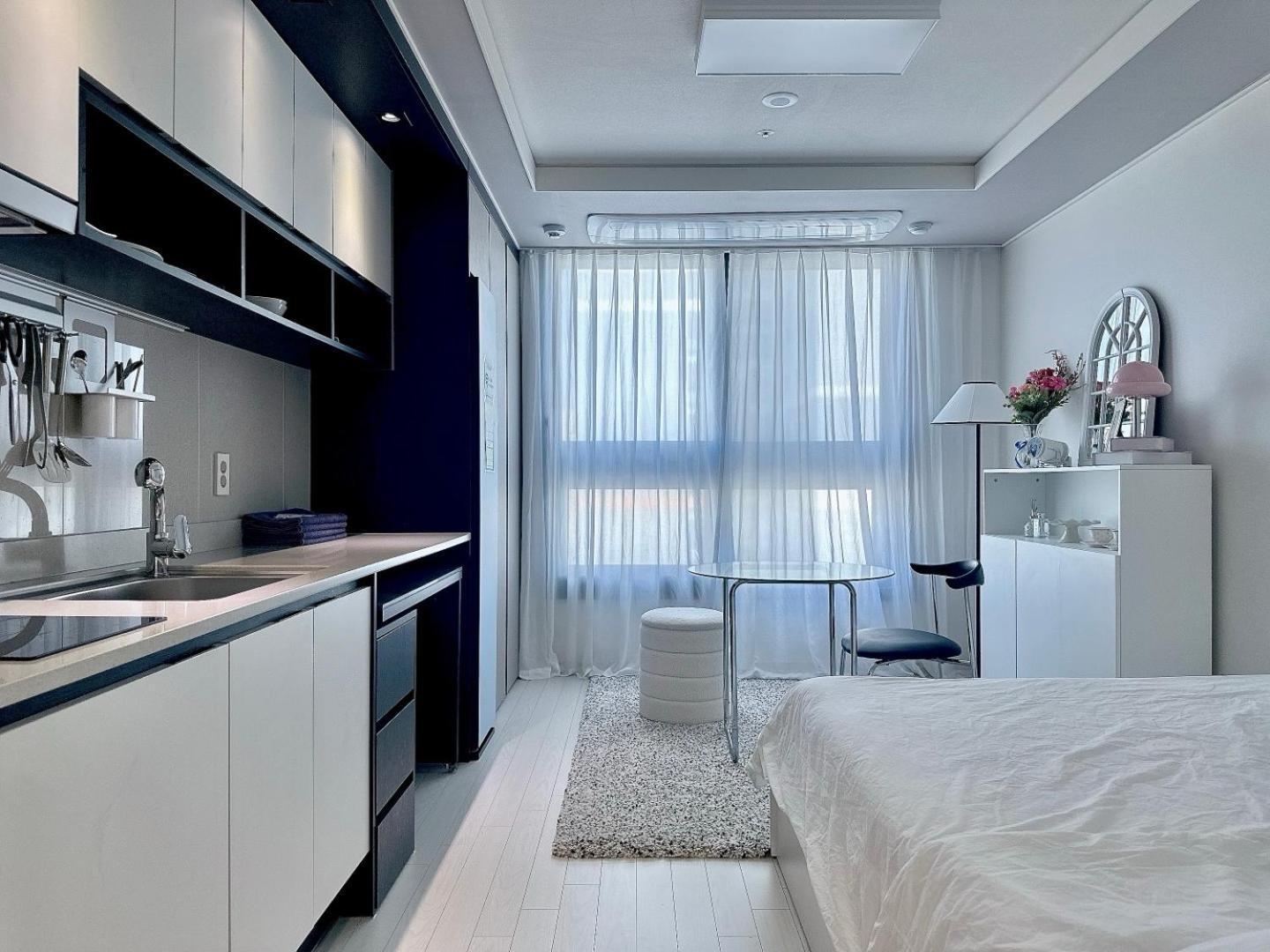 Dongseongro Meomoom Apartment Daegu Room photo