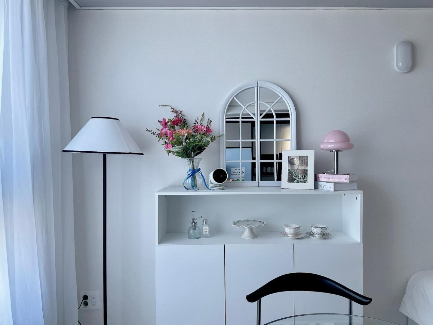 Dongseongro Meomoom Apartment Daegu Room photo