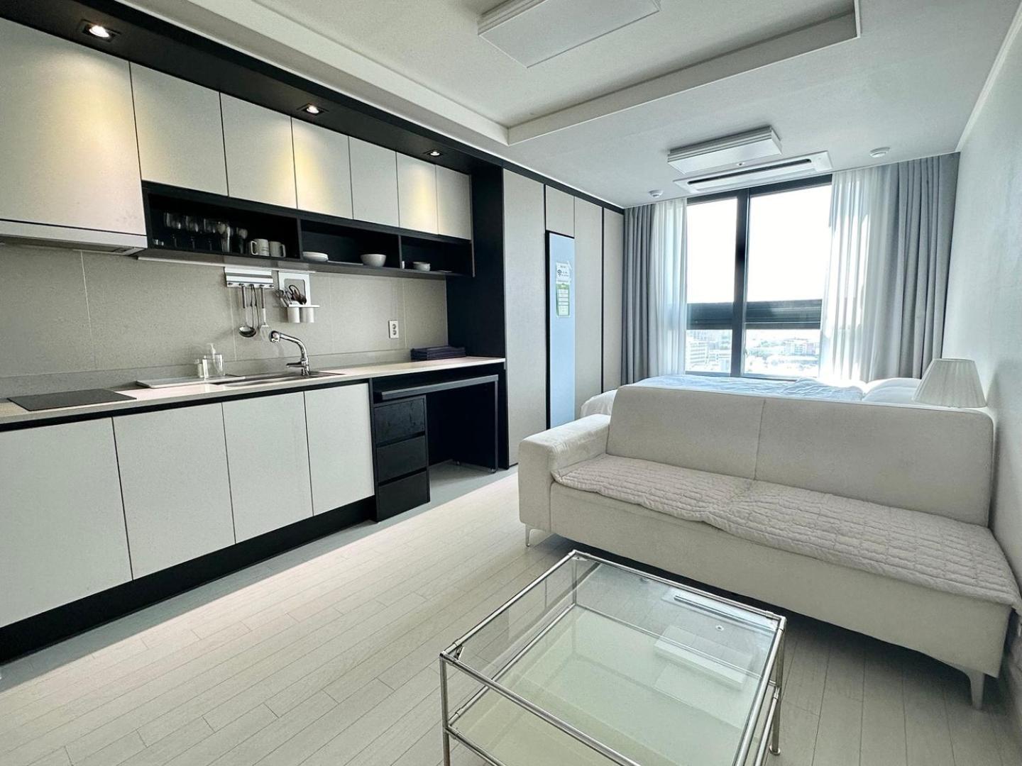 Dongseongro Meomoom Apartment Daegu Room photo