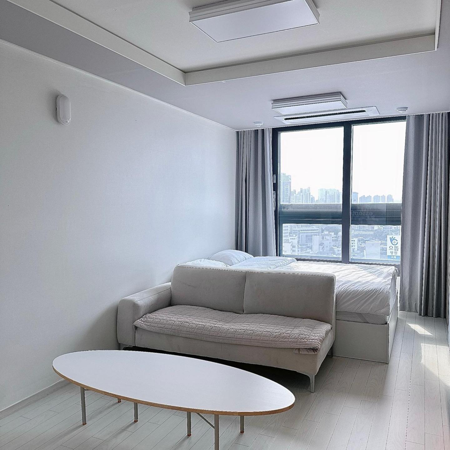 Dongseongro Meomoom Apartment Daegu Room photo