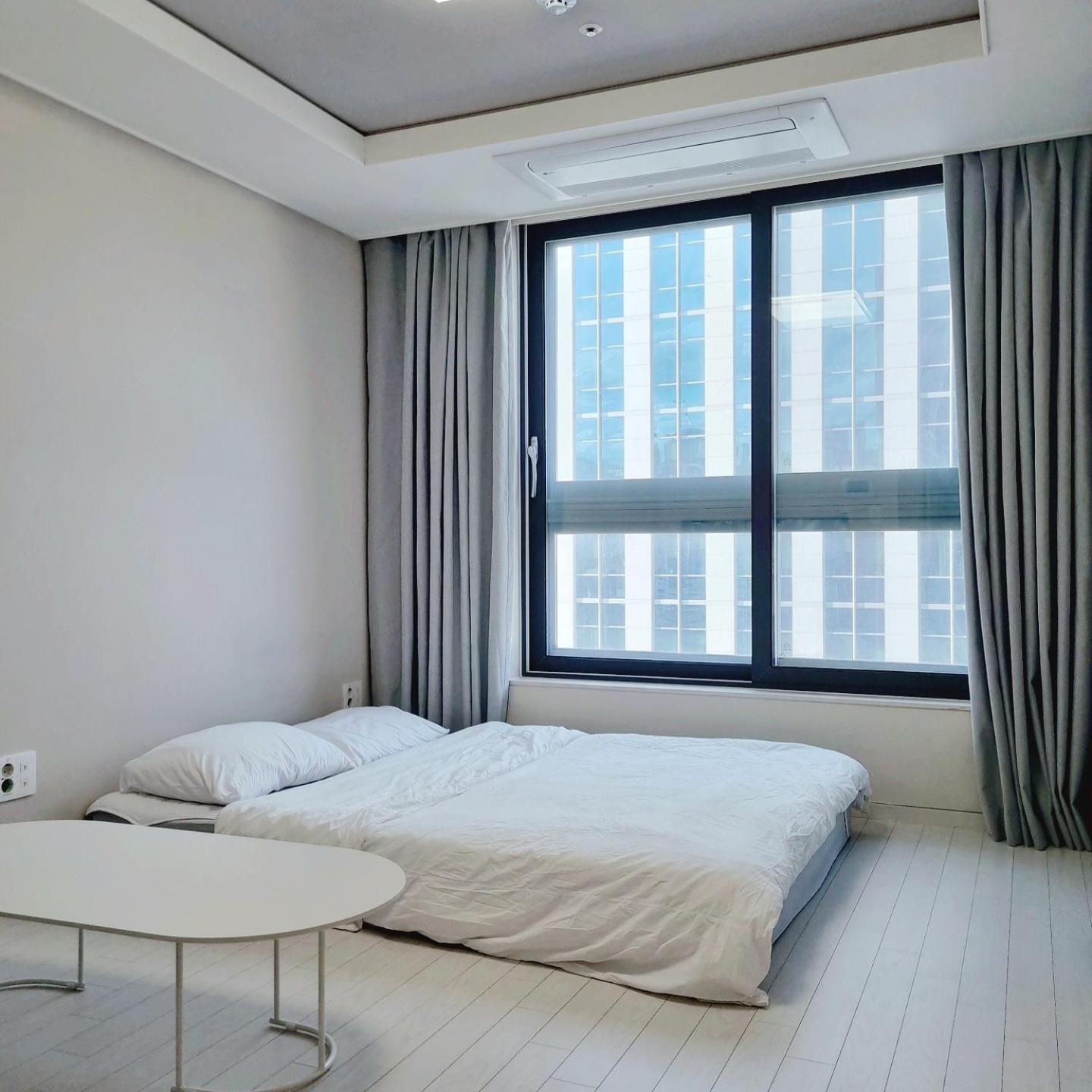 Dongseongro Meomoom Apartment Daegu Room photo