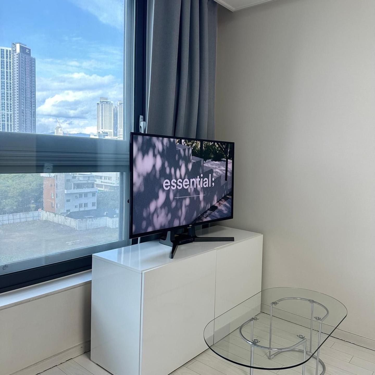 Dongseongro Meomoom Apartment Daegu Room photo