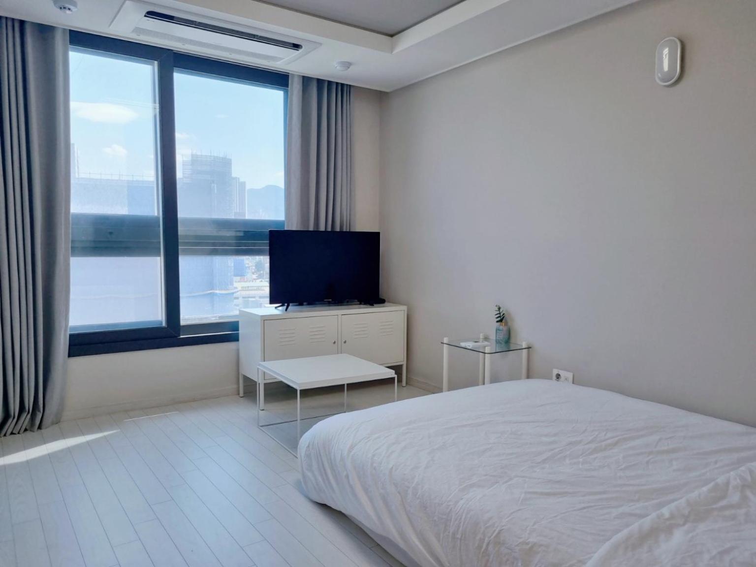 Dongseongro Meomoom Apartment Daegu Room photo