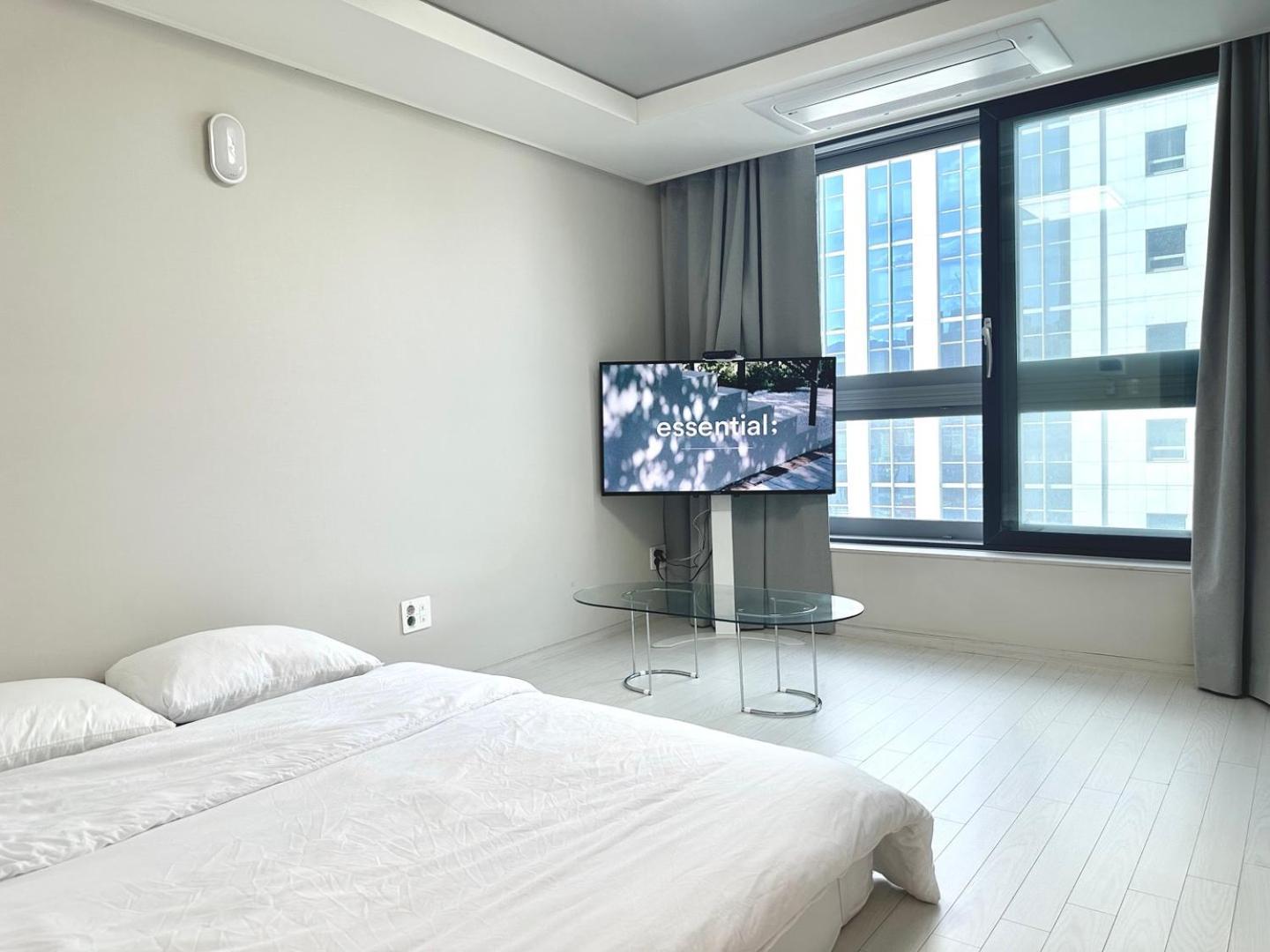 Dongseongro Meomoom Apartment Daegu Room photo